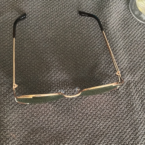 Rose gold mirrored lenses sunglasses. No script. - Picture 2 of 7